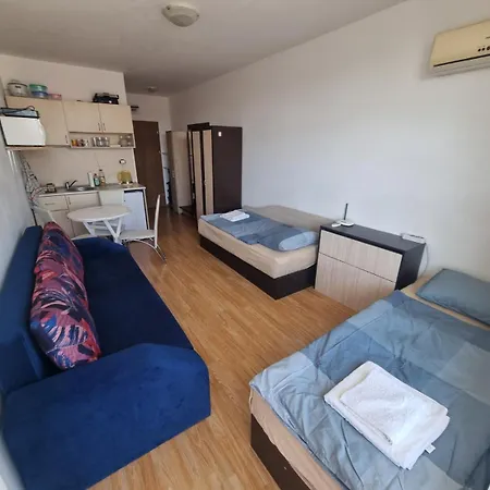Rodinny U More, Slunecne Pobrezi Apartment